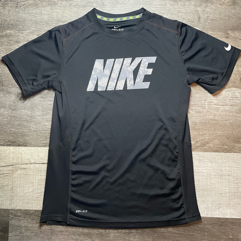 Nike Short Sleeve Dri-Fit Tee Kids Size L
